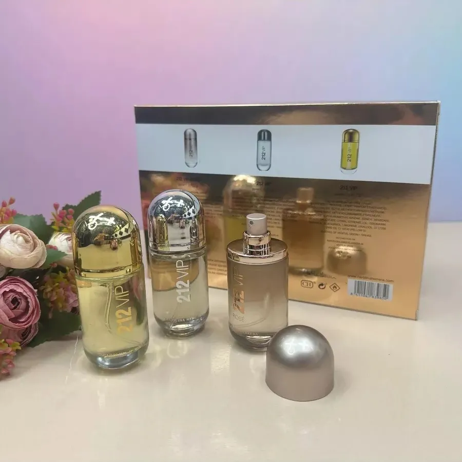 Женский подарочный набор Carolina Herrera 212 Vip 3 по 30 мл8701