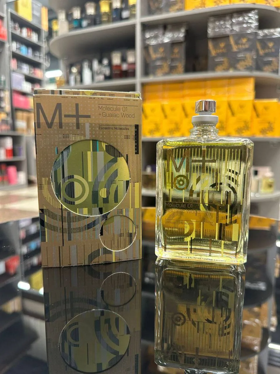 Escentric Molecules Molecule 01 + Guaiac Wood 100 мл 1